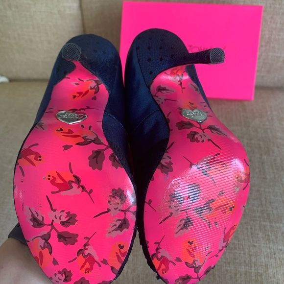 Betsey Johnson Blue Fabric Heel Size 8 - Picture 3 of 7